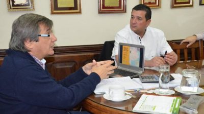 El intendente de Pellegrini adelantó aumento salarial a municipales 