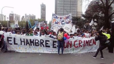 “El hambre es un crimen”: Los chicos sacan sus reclamos a la calle porque «quieren ser escuchados»