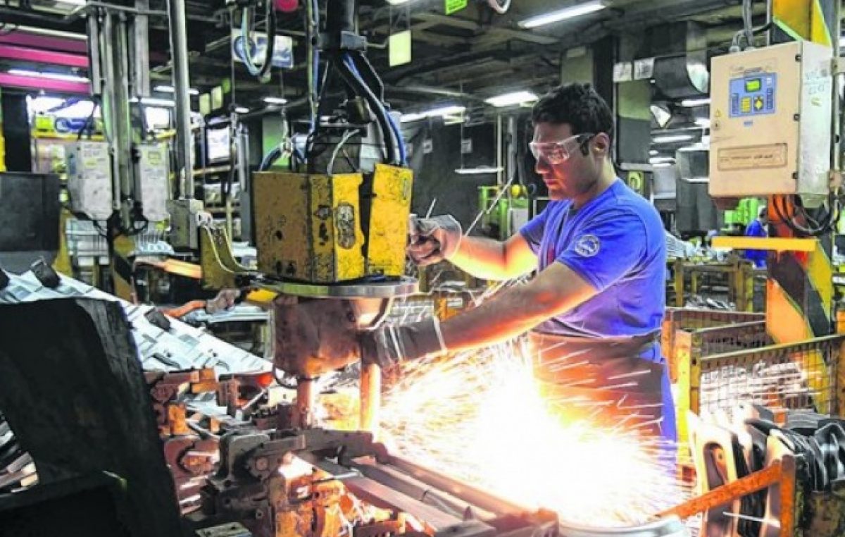 No da respiro: la industria registró su tercera caída consecutiva, en julio cayó 5,7 por ciento