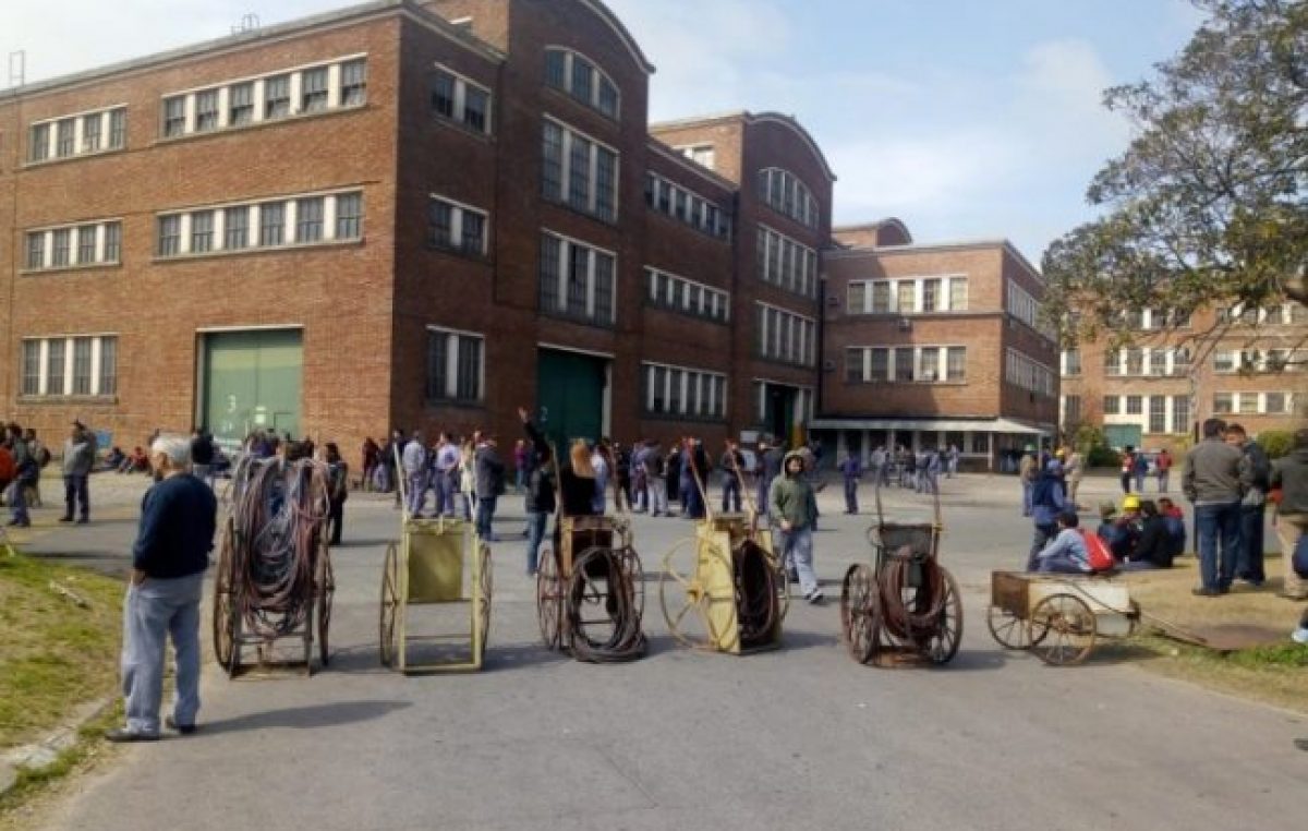 Tensión en Astillero Río Santiago: Trabajadores toman la planta y no dejan salir al interventor