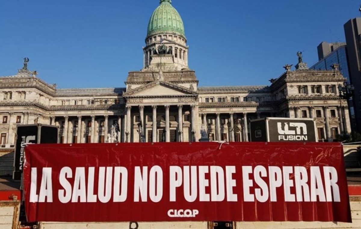 Ajuste para pocos: el Ministerio de Salud bonaerense gastó 800 mil pesos en “tostaditos de jamón y queso”