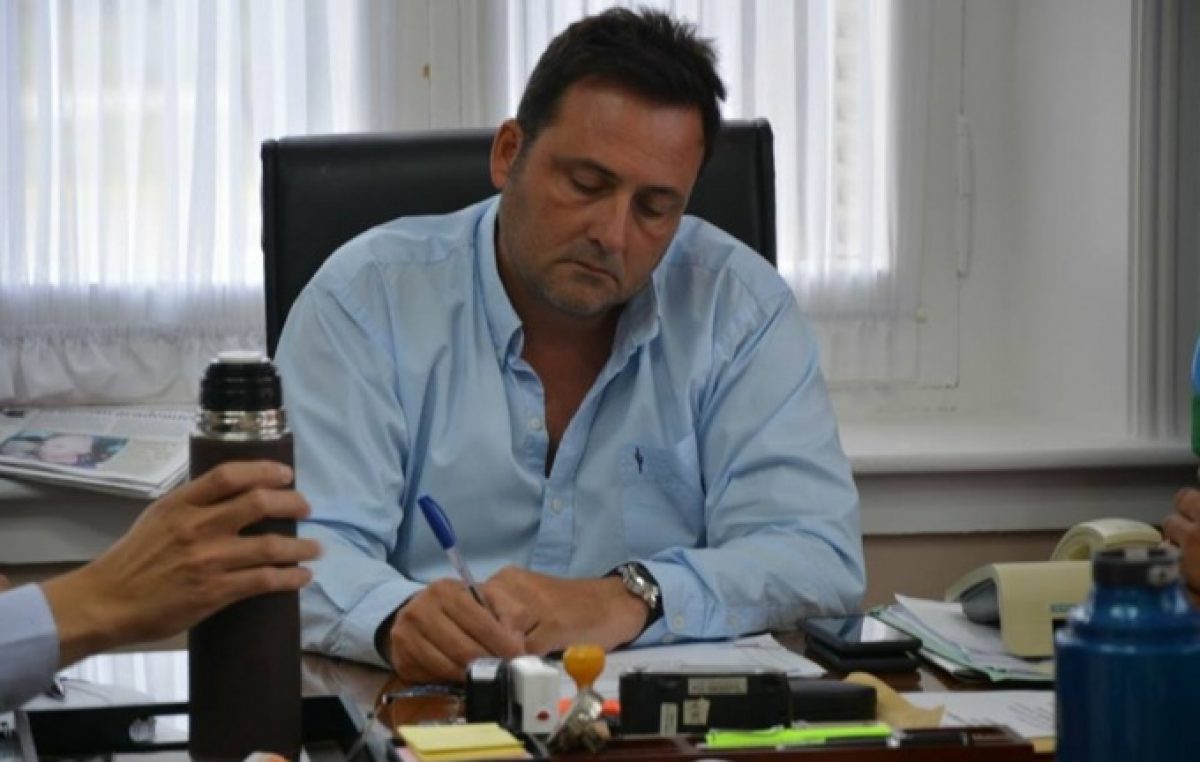 Un intendente de Cambiemos admitió que prefiere que le “saquen el fondo sojero” y tener un dólar a 20