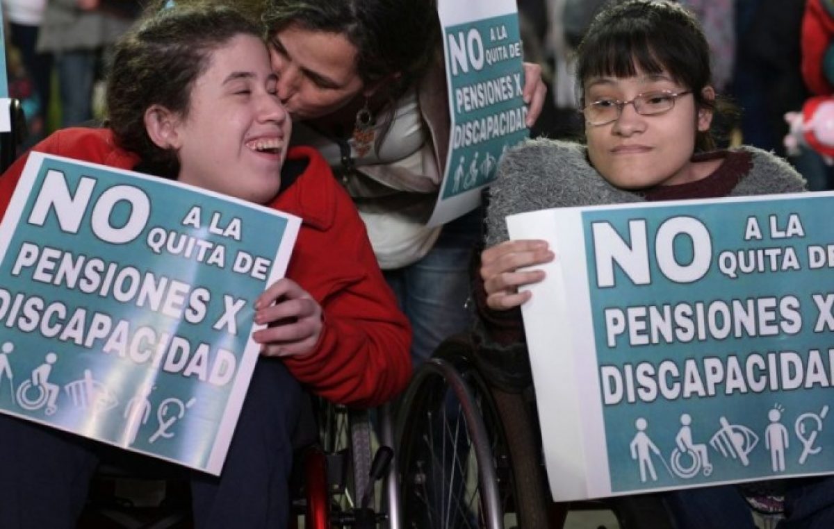 Así funciona la nueva emboscada del Gobierno para recortar pensiones por discapacidad