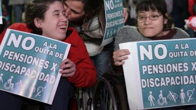 Así funciona la nueva emboscada del Gobierno para recortar pensiones por discapacidad