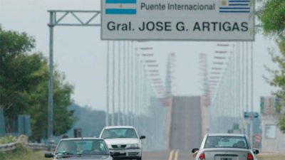 Por la devaluación, imponen límites a las compras de los uruguayos en Argentina 