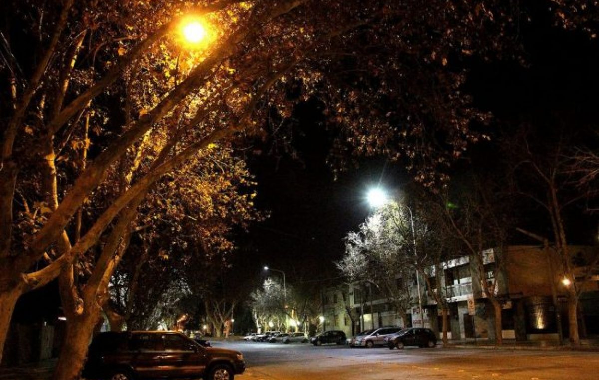 Para aliviar a los comercios, el intendente de Ayacucho suspendió la tasa del alumbrado público