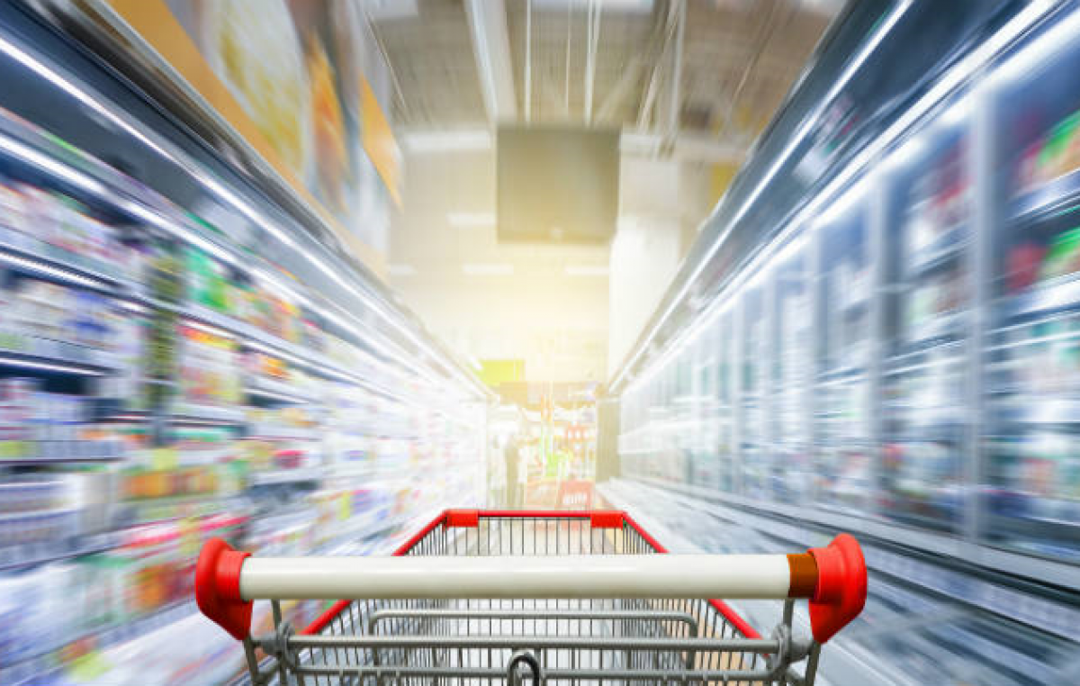 Se suspendió la venta de algunos alimentos y la devaluación aumentó los precios