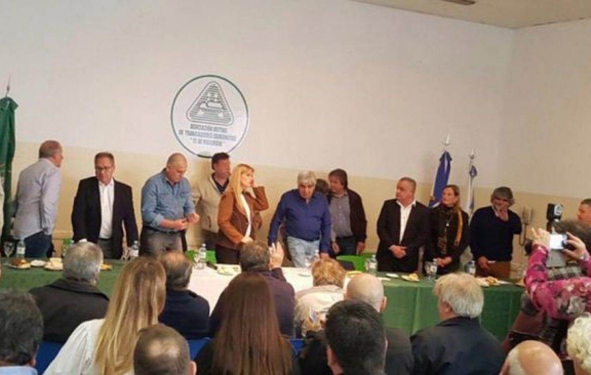 Intendentes con respaldo gremial para reclamar por el fondo sojero