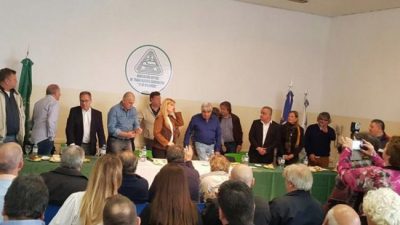Intendentes con respaldo gremial para reclamar por el fondo sojero
