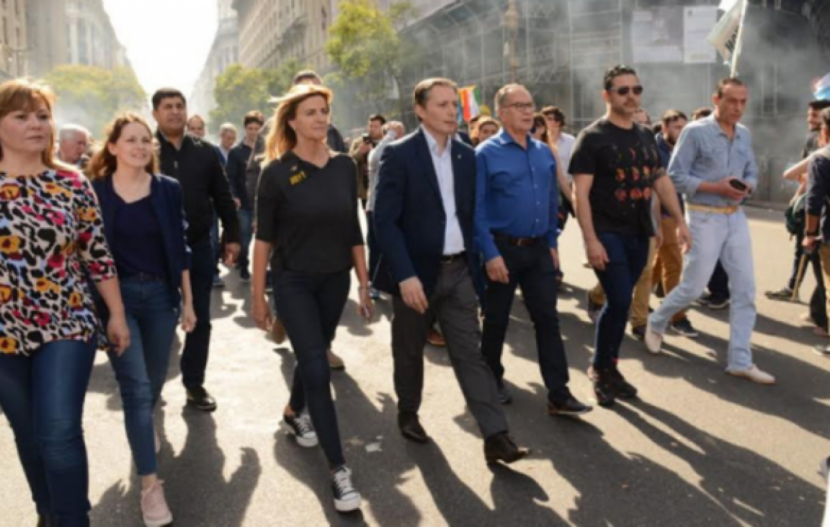 Intendentes del PJ se movilizaron a la Plaza