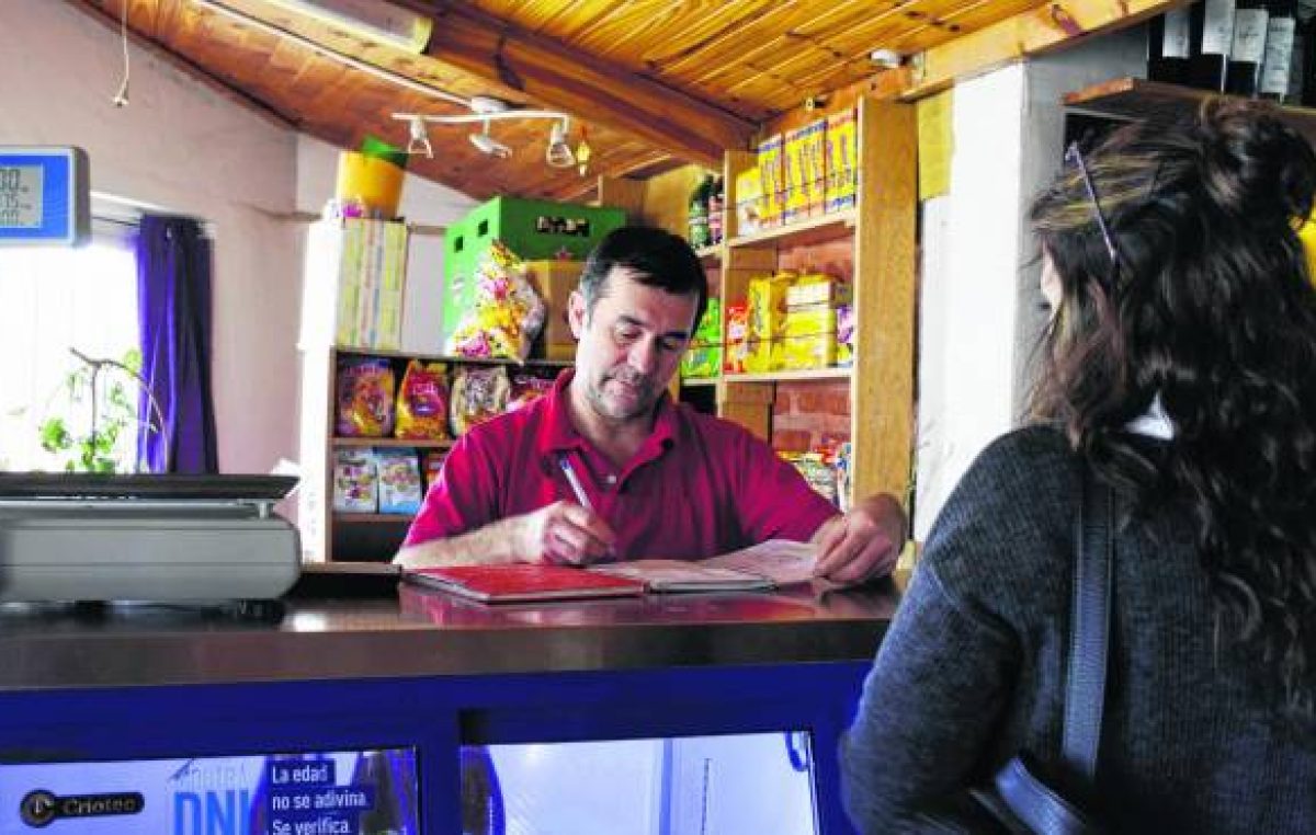 Almacén de barrio en Roca: hasta 16 horas abierto para que sea rentable