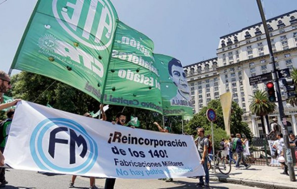 Llegó, despidió, vació y se fue