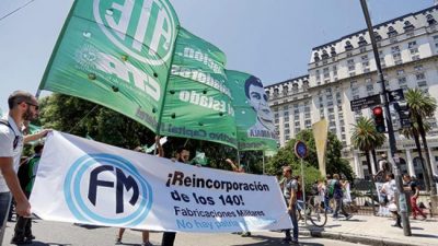 Llegó, despidió, vació y se fue