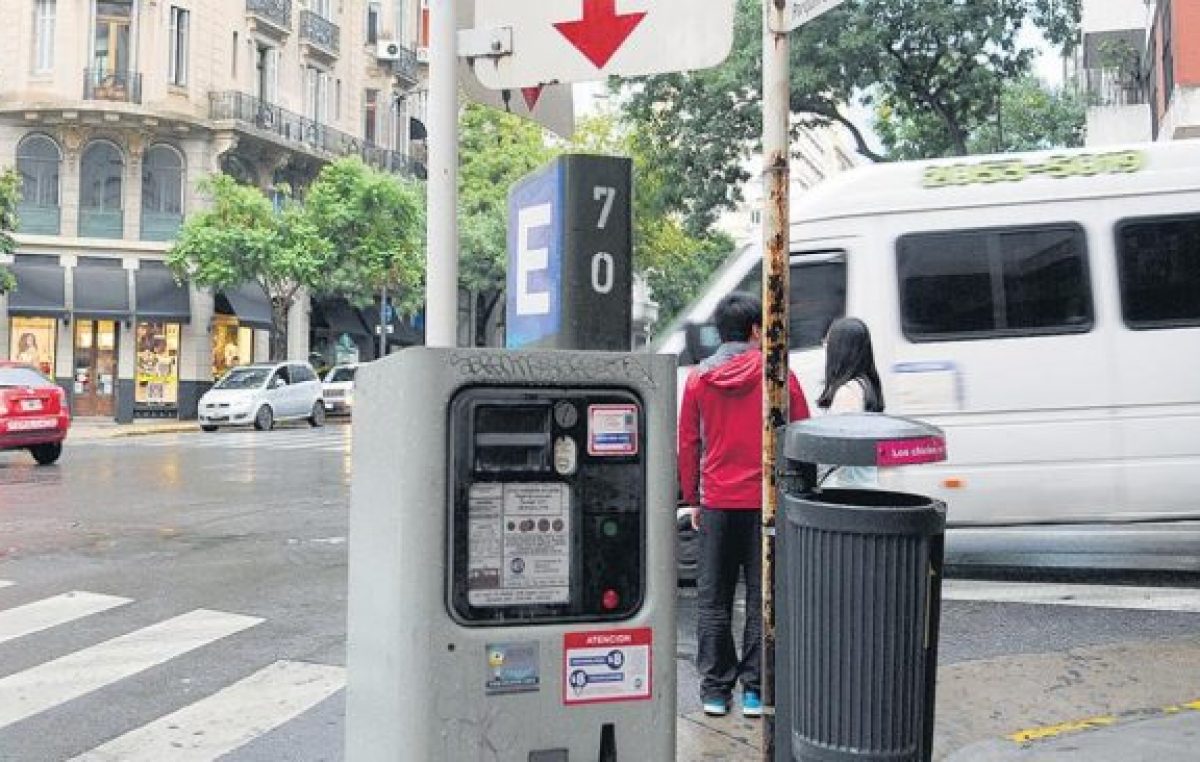 La invasión de los parquímetros en los barrios porteños