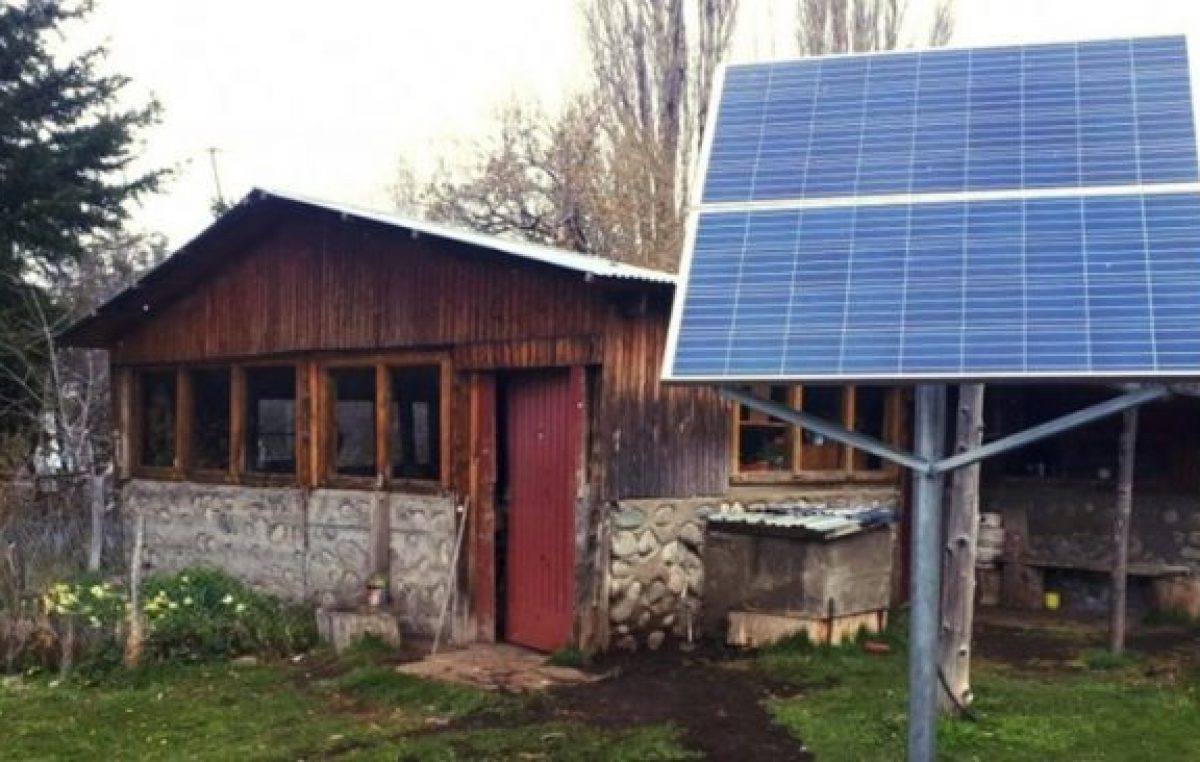 La luz llegará al interior neuquino en paneles de energía solar