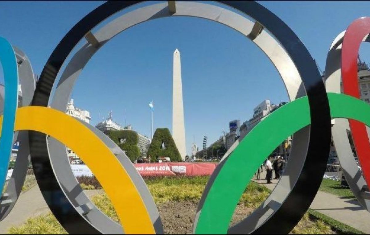 Entre gastos multimillonarios y el cierre de la Secretaría de Deportes, el país se expone al mundo