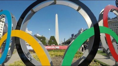 Entre gastos multimillonarios y el cierre de la Secretaría de Deportes, el país se expone al mundo