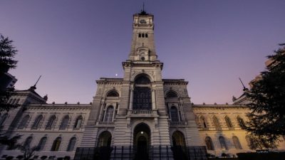 Garro aumentó 4%el salario de los trabajadores municipales de La Plata pero no incluye a funcionarios