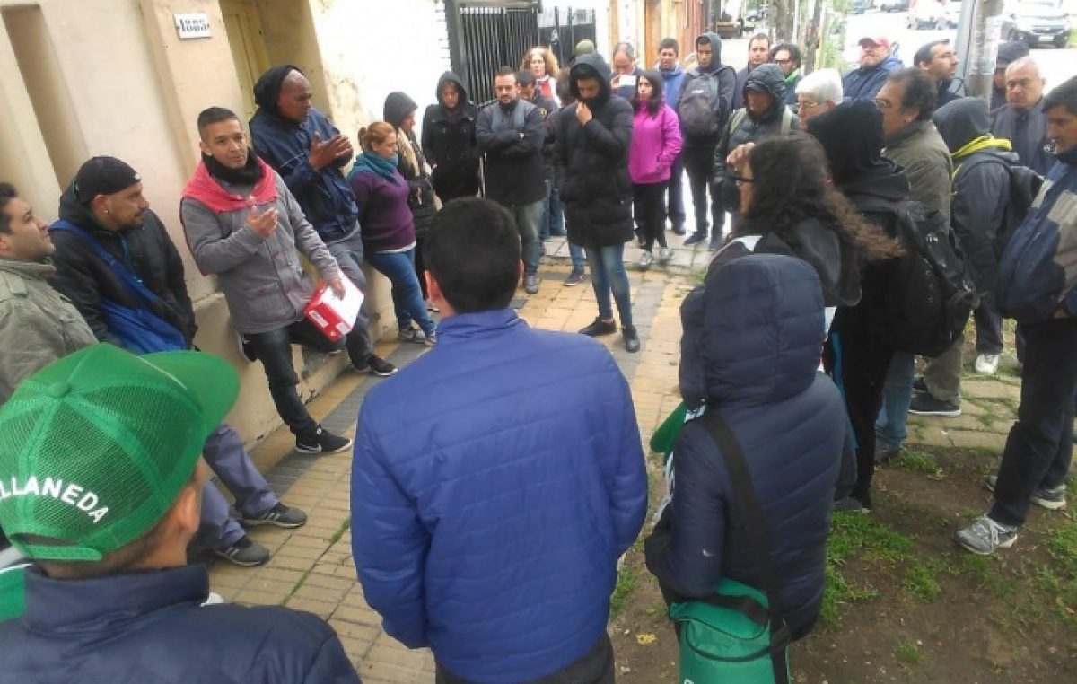 Los despedidos de histórica fábrica de calzado Gaelle ahora acampan para evitar “vaciamiento”