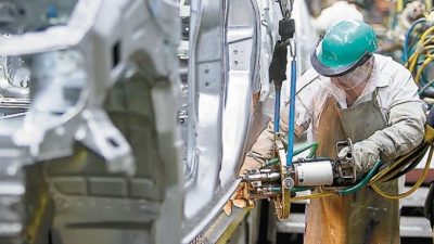 Se profundiza la recesión: La industria funciona al 63 por ciento de su capacidad instalada