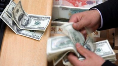 El dólar cerró por debajo de los $40 pero a un alto costo: tasas de interés al 70% promedio