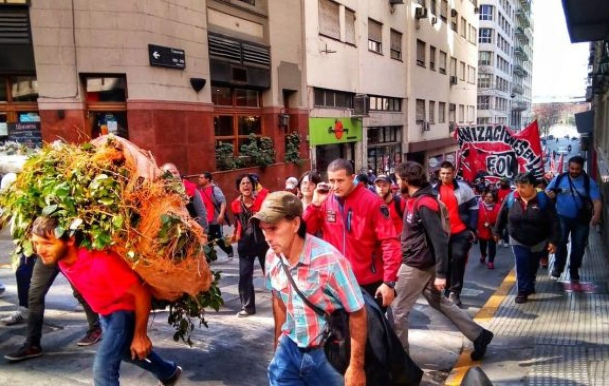 Tareferos y zafreros acampan en Capital Federal: «No nos alcanza para vivir»
