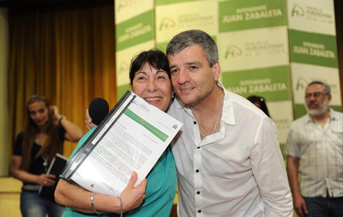Zabaleta pasó a planta permanente a más de 180 trabajadores municipales de Hurlingham