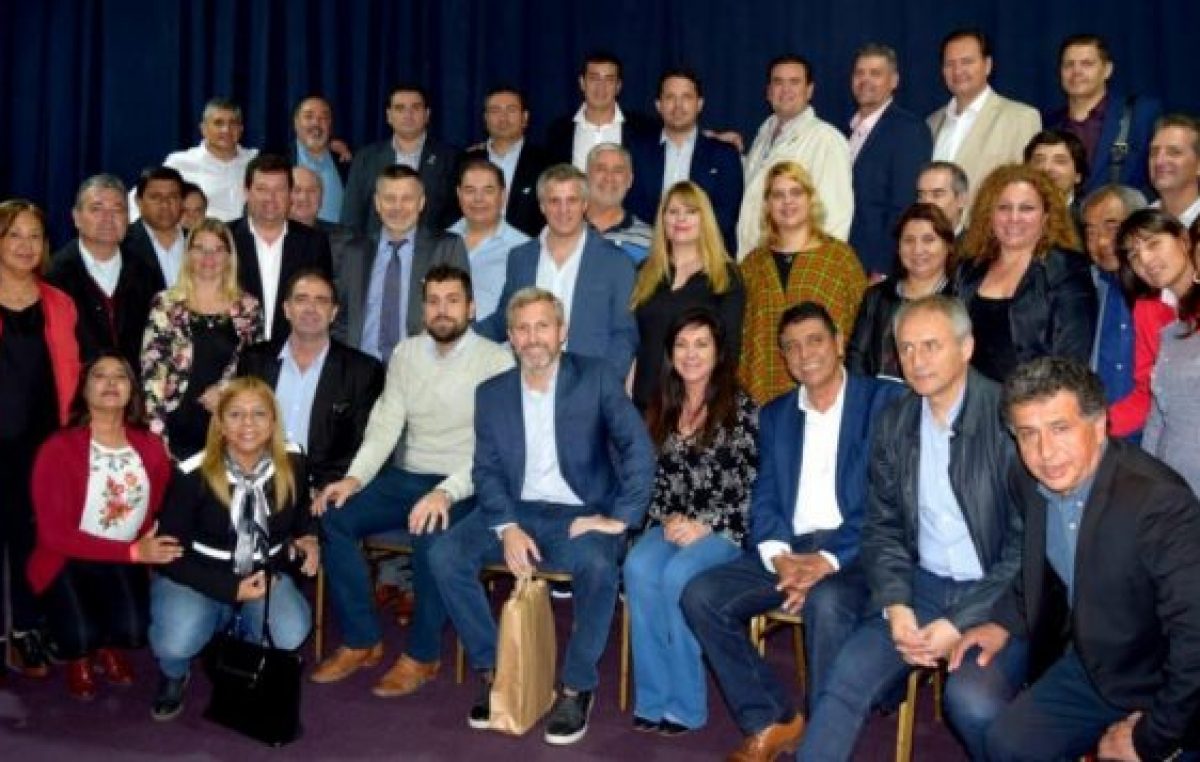 Pacto fiscal: firmaron 390 intendentes cordobeses y el PJ dice que le ganó a Mestre