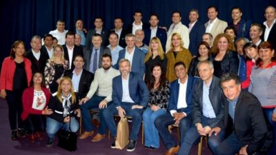 Pacto fiscal: firmaron 390 intendentes cordobeses y el PJ dice que le ganó a Mestre