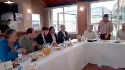Los intendentes cordobeses se resisten a hacerse cargo de las auxiliares escolares