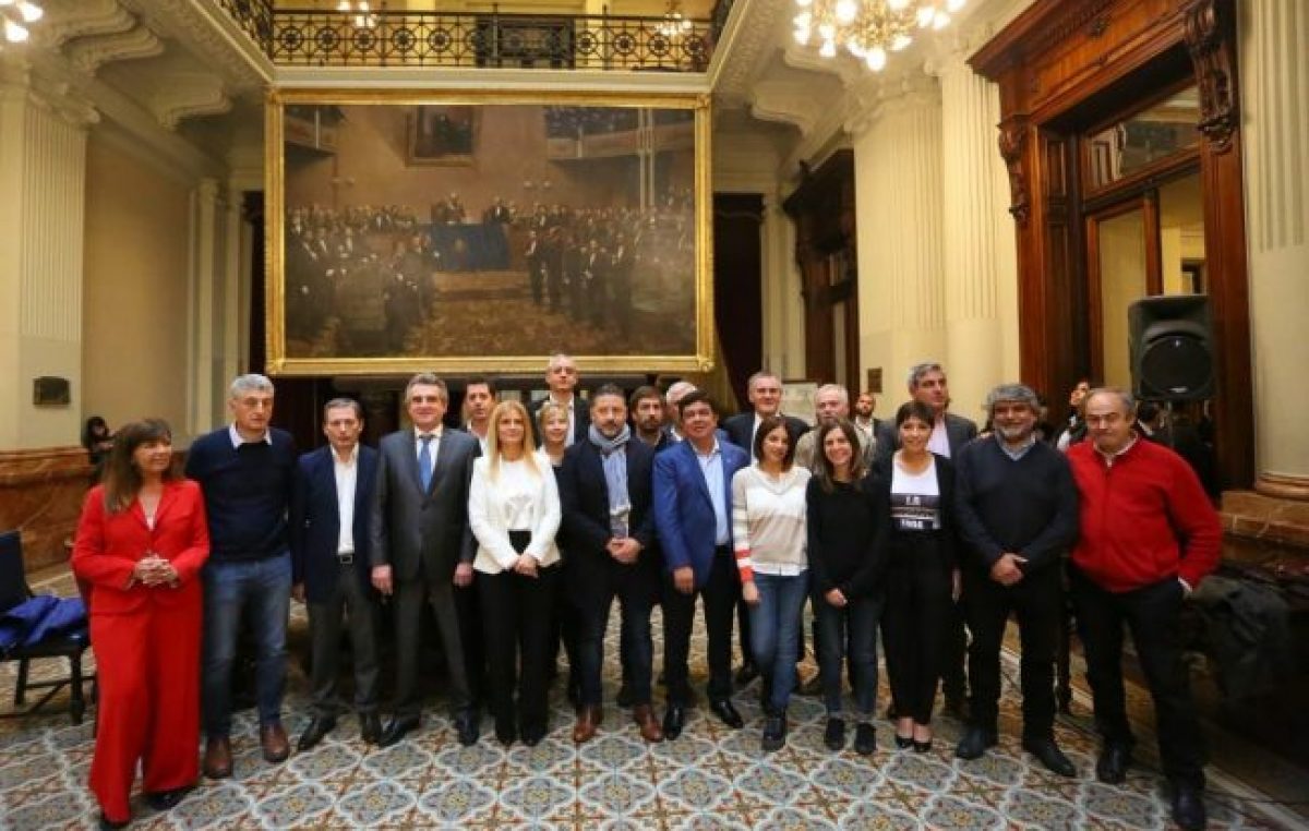 Una comitiva de intendentes del PJ Bonaerense fue al Congreso para apoyar a los diputados kirchneristas
