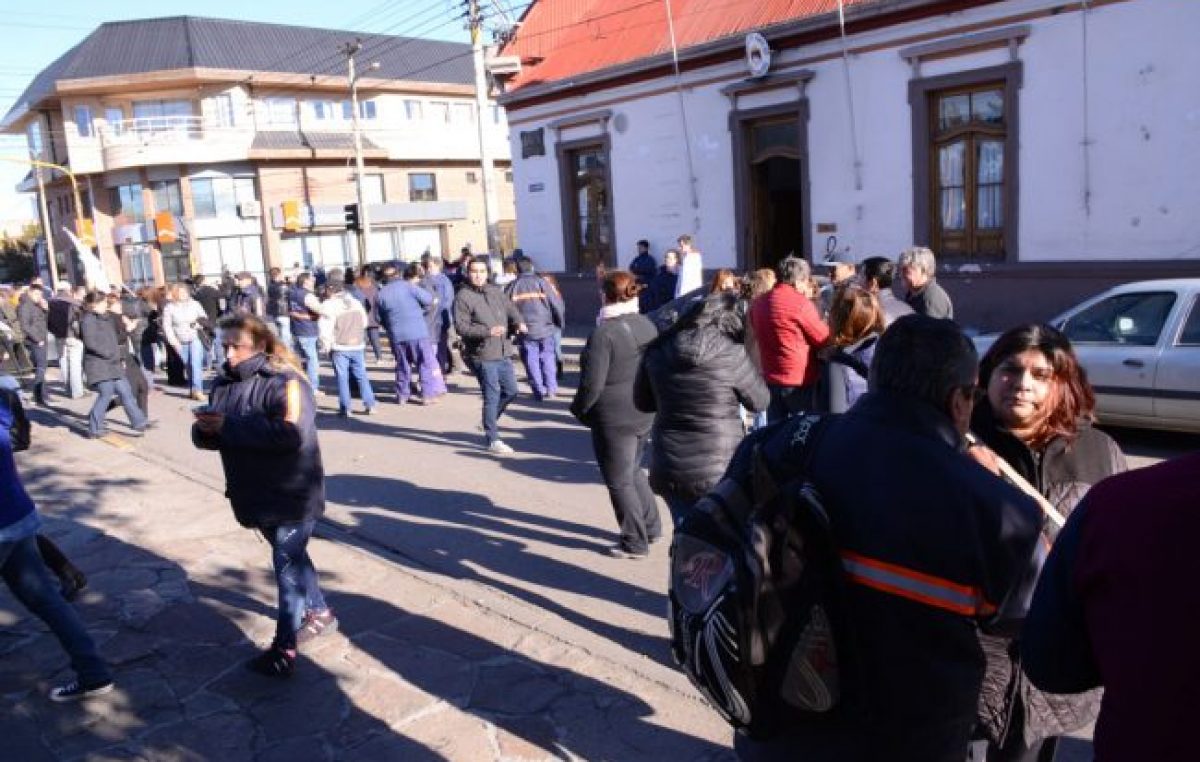 Río Gallegos: En asamblea, el SOEM definió ir a un paro total