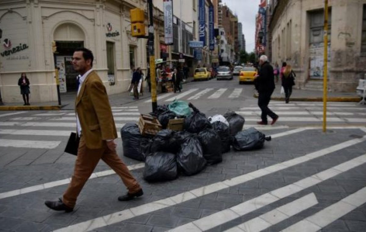 Recolección de residuos en Córdoba: un servicio a medias, hasta diciembre