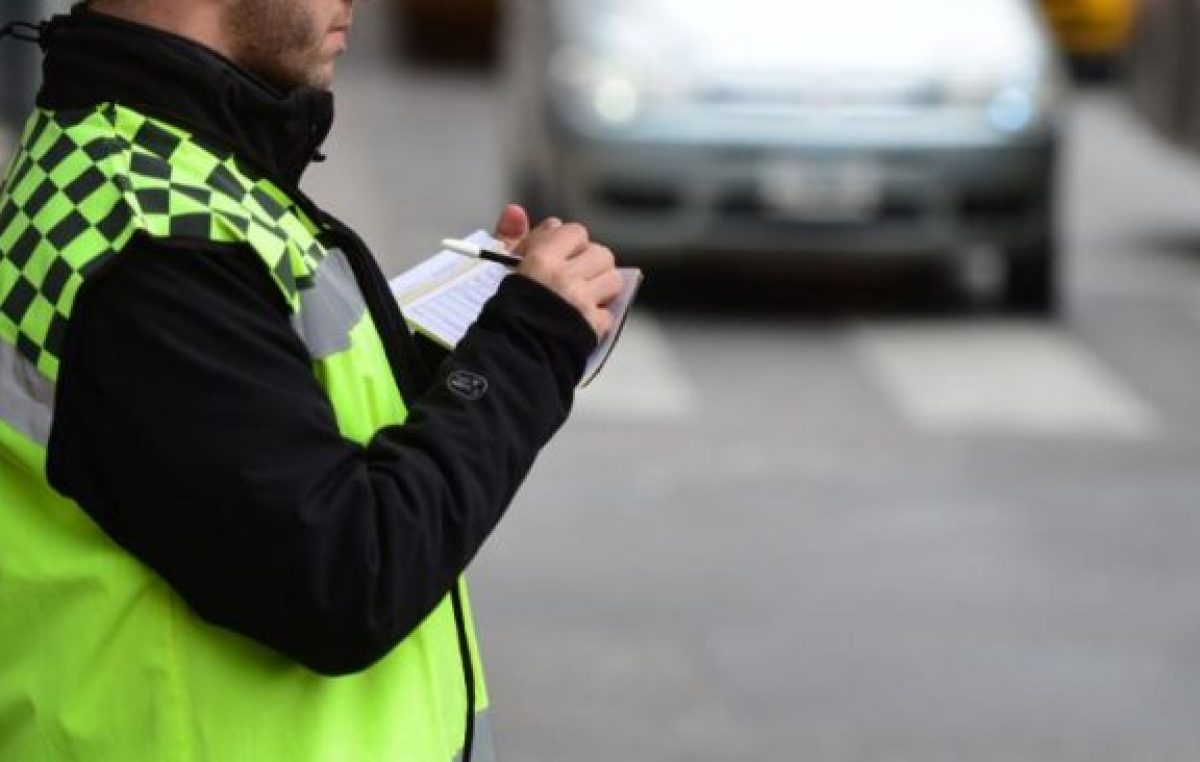 Córdoba: 230 funcionarios deben $ 3 millones en multas e impuestos de los autos