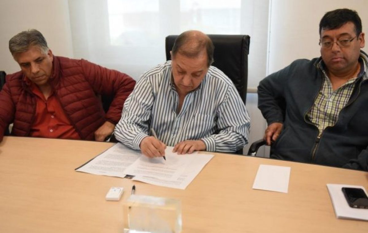 Municipales de Comodoro acordaron aumento anual del 31% y bono de fin de año