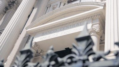 El Central baja la tasa a paso de tortuga