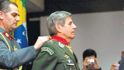 Un gabinete brasileño color verde militar