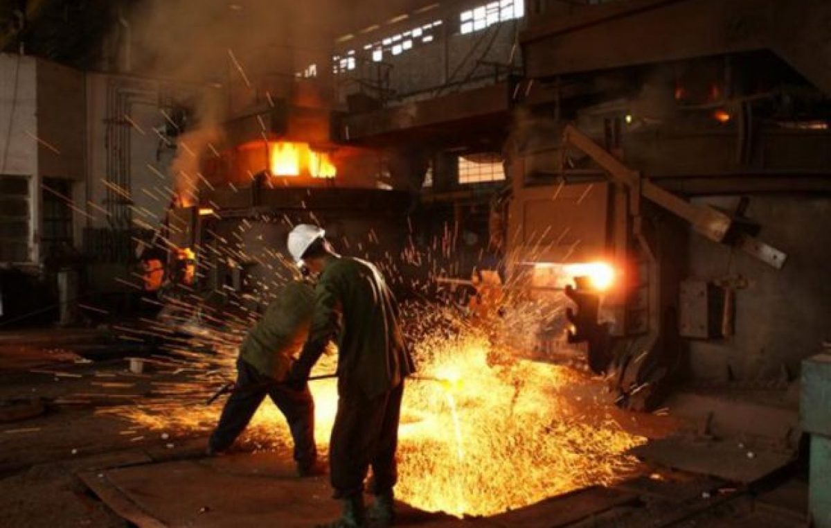 Por la crisis económica, más de la mitad de los trabajadores argentinos se quiere ir del país
