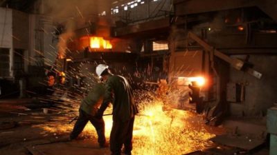 Por la crisis económica, más de la mitad de los trabajadores argentinos se quiere ir del país