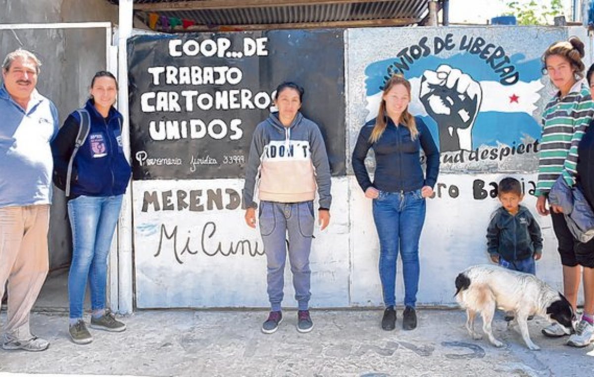 Crece el cirujeo como modo de sustento en las barriadas rosarinas