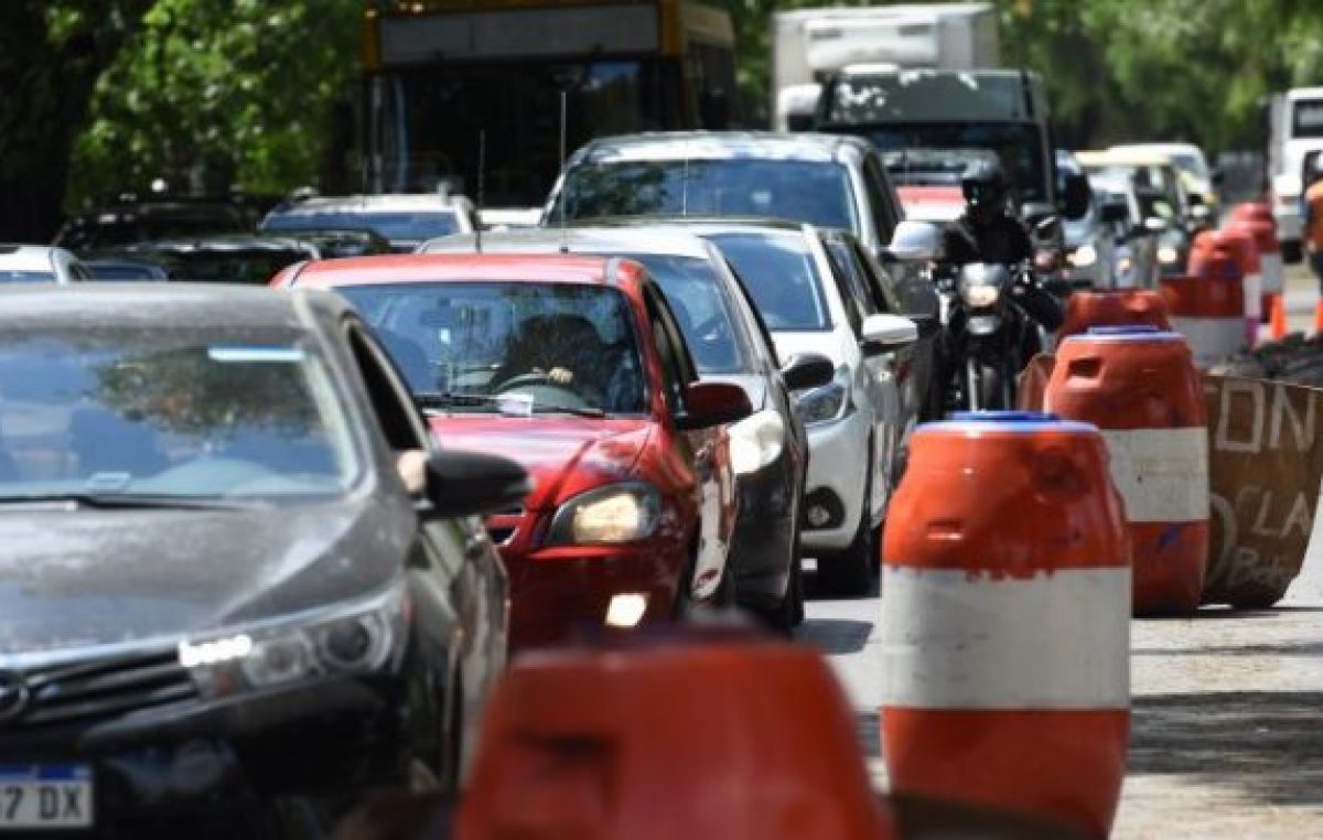 Las comunas mendocinas pretenden solucionar el caos vehicular, pero cada una por su lado