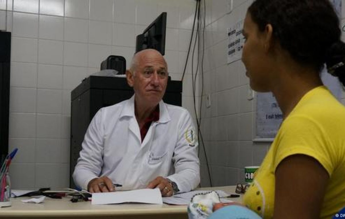 Cuba se retira de programa «Más Médicos» en Brasil tras amenazas de Bolsonaro