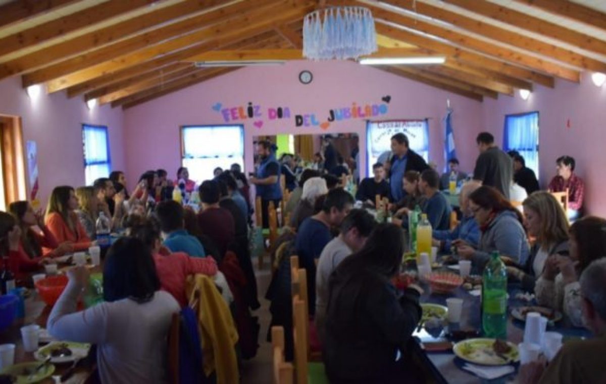 Lago Puelo: Ibarra anunció aumento de sueldo y bono navideño en el Día del Empleado Municipal