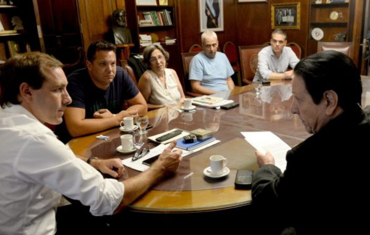 Acuerdan aumento salarial y el pase a planta de 1.100 trabajadores municipales de La Plata