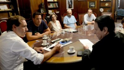 Acuerdan aumento salarial y el pase a planta de 1.100 trabajadores municipales de La Plata