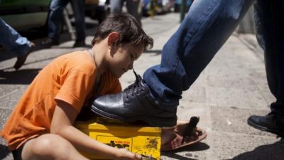 Casi 100 adolescentes y niños trabajan en la calle cordobesa