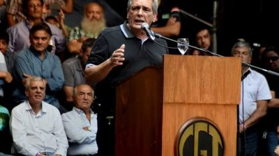 Acuña rechazó un paro de la CGT antes de fin de año y desafió al Frente Sindical