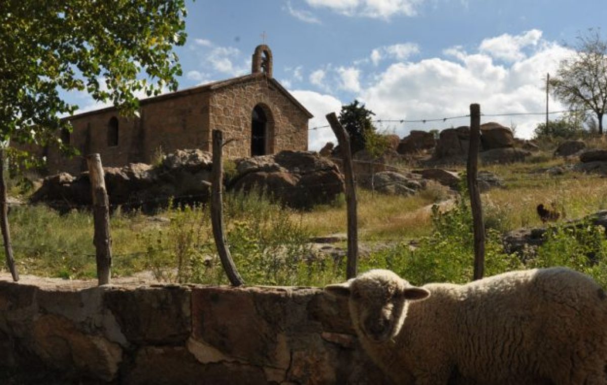 Artesanías y naturaleza en Villa Benegas