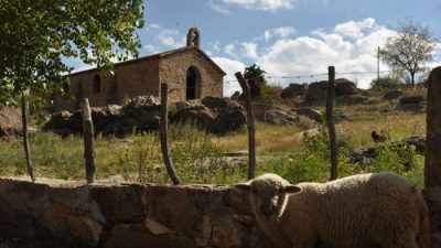 Artesanías y naturaleza en Villa Benegas