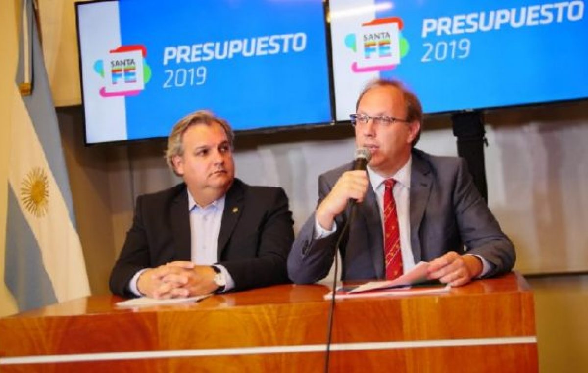 El presupuesto de la provincia de Santa Fe reduce el gasto político, pero sólo le empata a la inflación